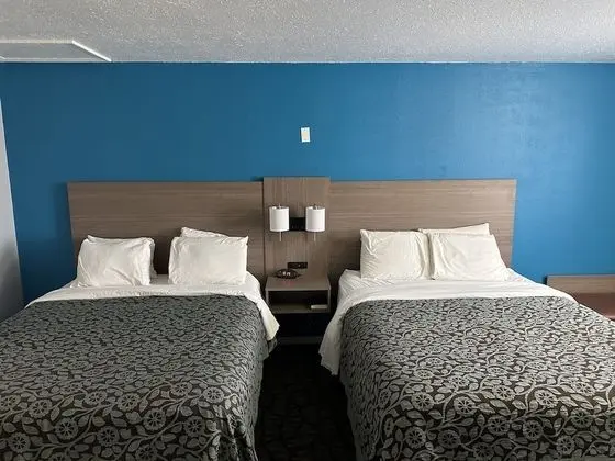 Oda, 2 Büyük (Queen) Boy Yatak