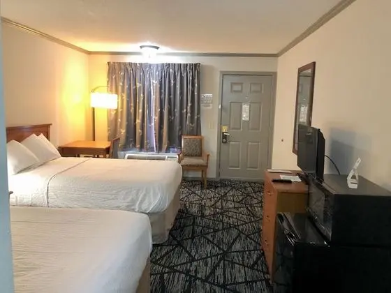 Tek Büyük Yataklı Oda, 2 Çift Kişilik Yatak