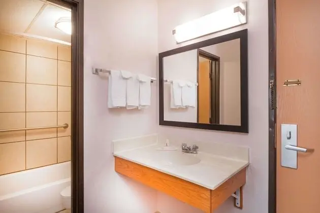 Standard Oda, 2 Büyük (Queen) Boy Yatak, Sigara İçilebilir