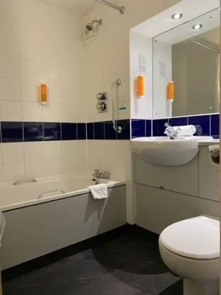 Oda, 1 Çift Kişilik Yatak, Sigara İçilmez