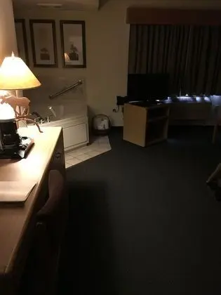 Oda, 1 En Büyük (King) Boy Yatak, Sıcak Su Küveti (Sofa Bed)