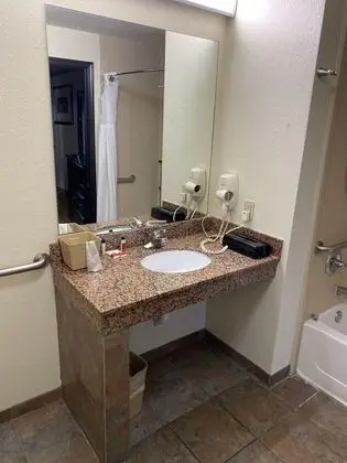 Tek Büyük Yataklı Oda, 2 Çift Kişilik Yatak