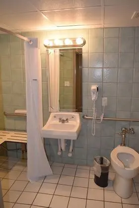 Oda, 2 Büyük (Queen) Boy Yatak, Engellilere Uygun, Sigara İçilmez (Mobility, Roll-In Shower)