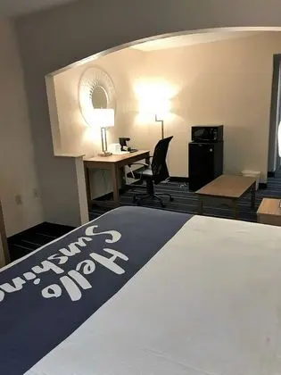 Oda, 1 En Büyük (King) Boy Yatak, Engellilere Uygun, Sigara İçilebilir (Mobility Accessible)
