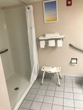 Oda, 1 En Büyük (King) Boy Yatak, Engellilere Uygun, Sigara İçilebilir (Mobility Accessible)