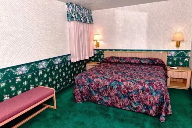 Çift ​​kişilik Classic King Bed