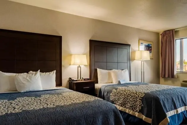 Çift ​​kişilik Classic Two Queen Beds