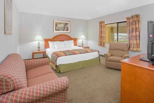 Süit, 1 Yatak Odası, Sigara İçilmez (2 Queens and 1 King Bed)