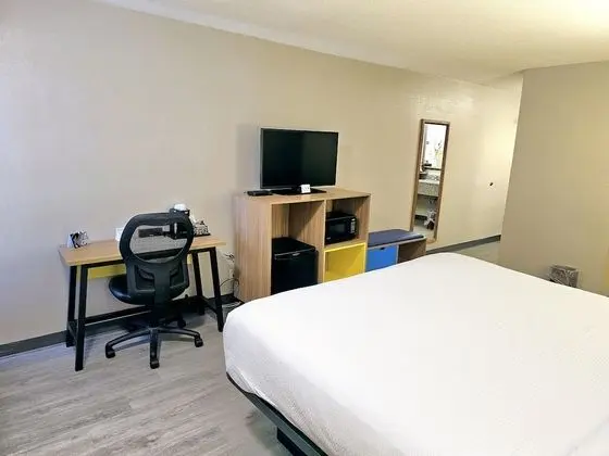 Oda, 1 En Büyük (King) Boy Yatak, Engellilere Uygun, Sigara İçilmez (Mobility, Bathtub w/Grab Bars)