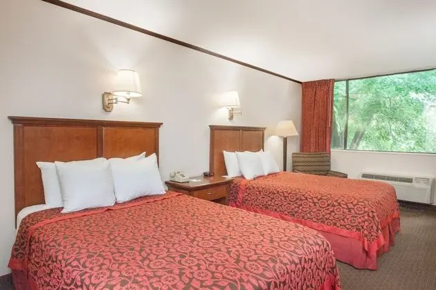 2 Double Beds - Non-Smoking