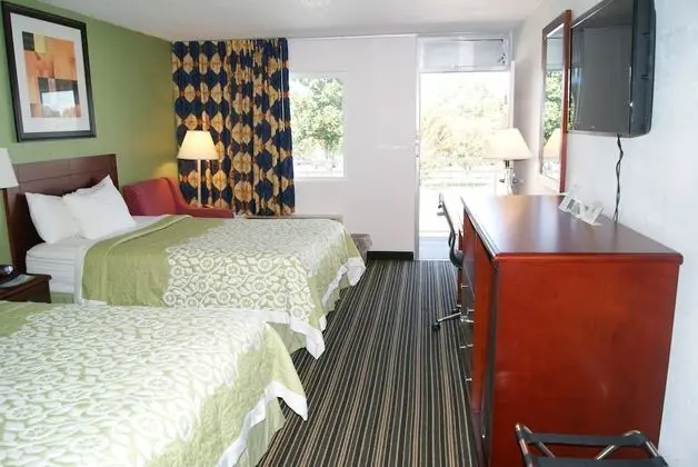 Tek Büyük Yataklı Oda, 2 Çift Kişilik Yatak