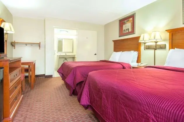 Tek Büyük Yataklı Oda, 2 Çift Kişilik Yatak