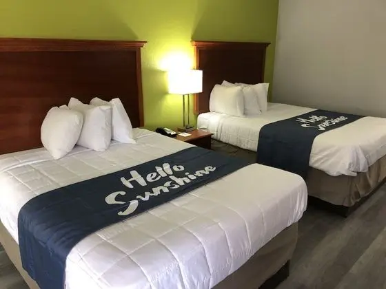 Tek Büyük Yataklı Oda, 2 Çift Kişilik Yatak