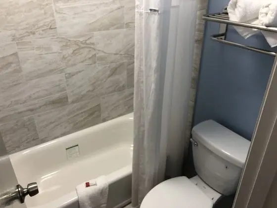 Tek Büyük Yataklı Oda, 2 Çift Kişilik Yatak