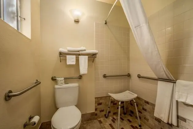 Oda, 2 Çift Kişilik Yatak, Engellilere Uygun, Sigara İçilmez