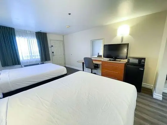 Deluxe Oda, 2 Büyük (Queen) Boy Yatak, Engellilere Uygun, Sigara İçilmez