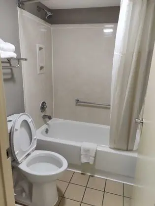 Tek Büyük Yataklı Oda, 2 Çift Kişilik Yatak