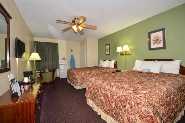 2 Double Beds, Mobility Accessible Room, Bathtub w/ Grab Bars, Smoking