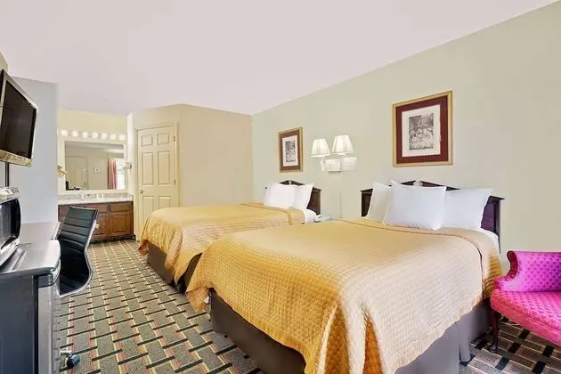 Tek Büyük Yataklı Oda, 2 Çift Kişilik Yatak