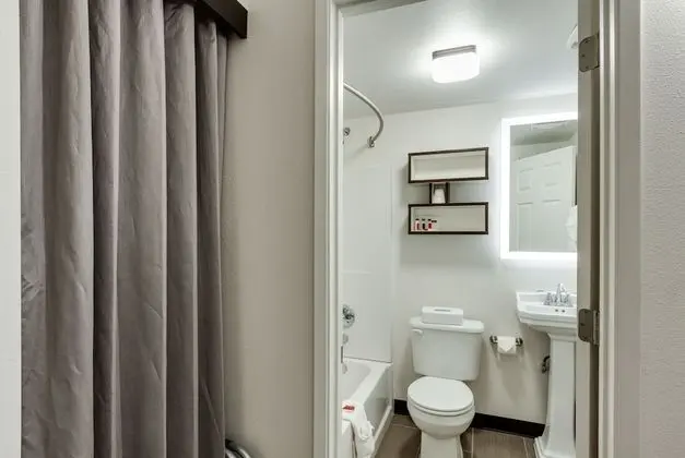 Süit, 1 En Büyük (King) Boy Yatak, Engellilere Uygun, Sigara İçilmez (Two Rooms)