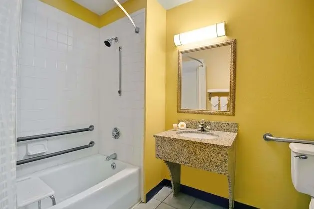 Oda, 1 Çift Kişilik Yatak, Engellilere Uygun, Buzdolabı