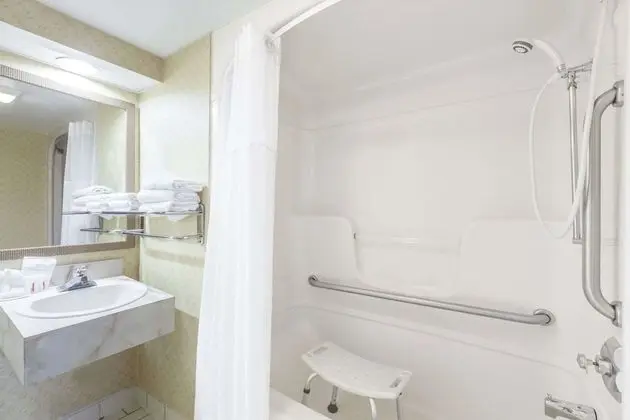 Oda, 2 Çift Kişilik Yatak, Engellilere Uygun, Sigara İçilmez (Bathtub)