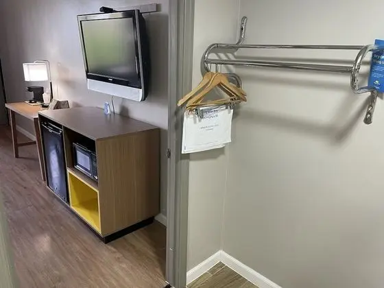 Standard Oda, 1 En Büyük (King) Boy Yatak, Engellilere Uygun, Sigara İçilmez (Mobility Accessible)
