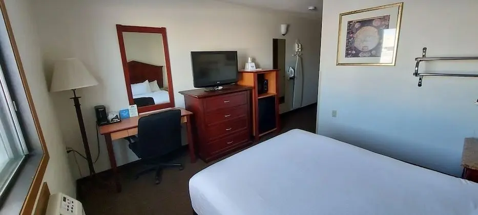 Oda, 1 Büyük (Queen) Boy Yatak, Engellilere Uygun, Sigara İçilmez