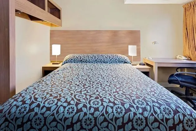 Economy Oda, 1 Büyük (Queen) Boy Yatak