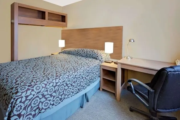 Economy Oda, 1 Büyük (Queen) Boy Yatak