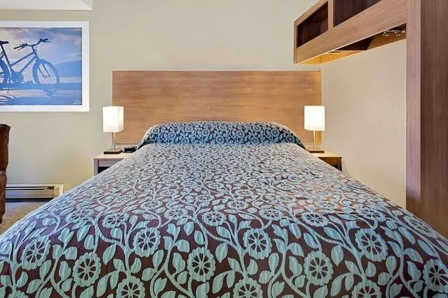 Upgraded, Standard Oda, 1 Büyük (Queen) Boy Yatak