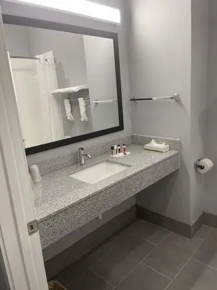 Oda, 1 En Büyük (King) Boy Yatak, Sigara İçilmez (Kitchenette)