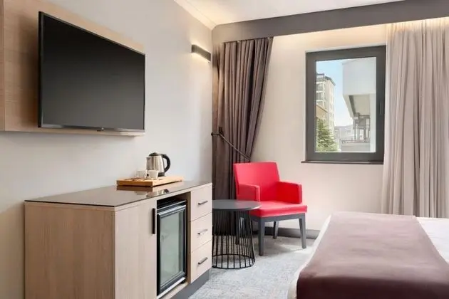 Standart Oda, Sokak Manzaralı