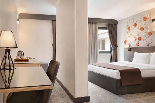 Standart Oda, Sokak Manzaralı