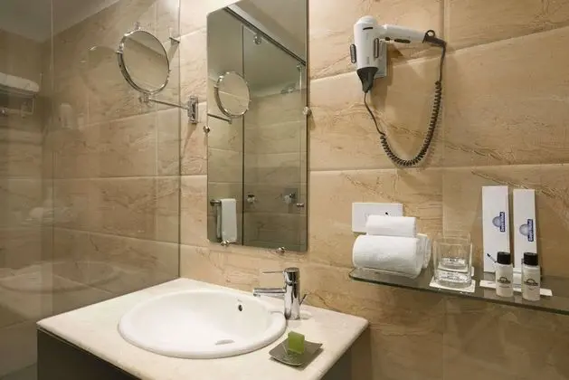 Oda, 2 Tek Kişilik Yatak, Sigara İçilmez