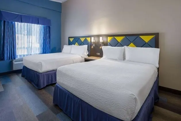Deluxe Oda, 2 Büyük (Queen) Boy Yatak, Engellilere Uygun, Sigara İçilmez (Mobility Accessible Room)