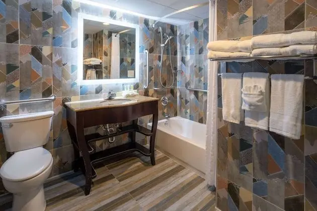 Deluxe Oda, 2 Büyük (Queen) Boy Yatak, Engellilere Uygun, Sigara İçilmez (Mobility Accessible Room)