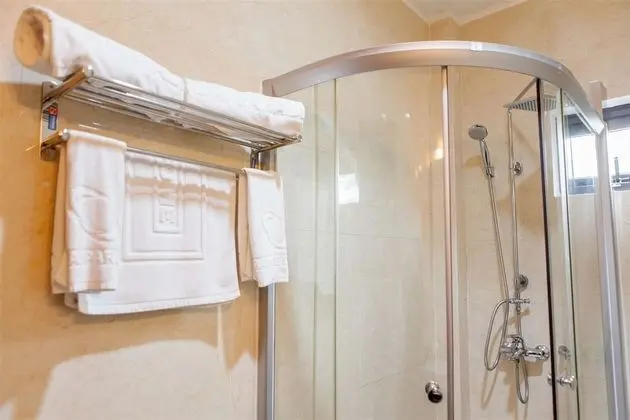 Deluxe Tek Büyük veya İki Ayrı Yataklı Oda, Özel Banyo, Plaj Kenarı