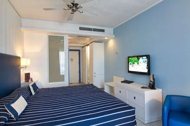 Executive lounge access, Double or Twin room (Pool View)