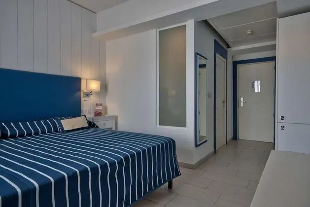 Executive lounge access, Double or Twin room (Pool View)