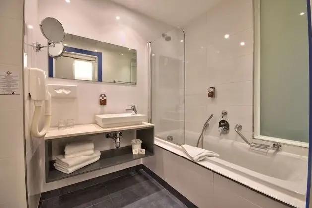 Executive lounge access, Double or Twin room (Pool View)