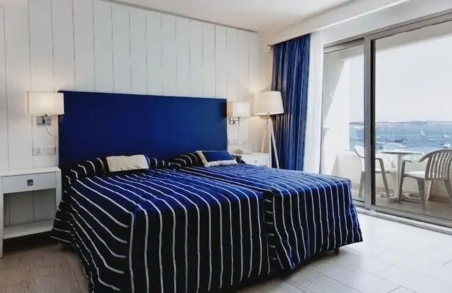 Tek Büyük veya İki Ayrı Yataklı Oda, Deniz Manzaralı