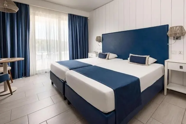Executive lounge access, Double or Twin room (Pool View)