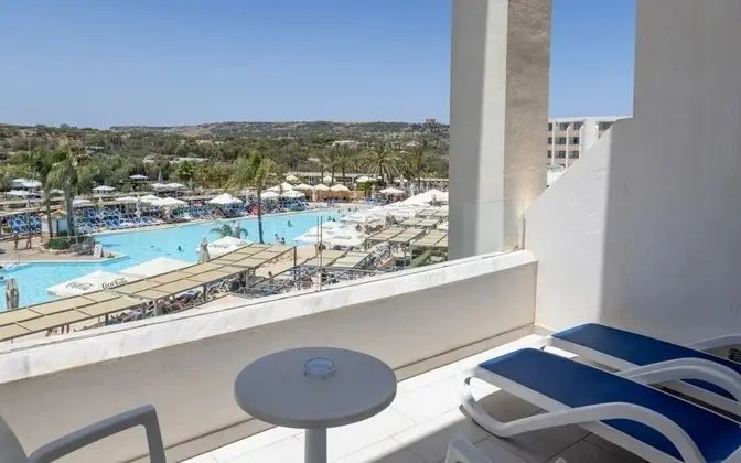 Executive lounge access, Double or Twin room (Pool View)