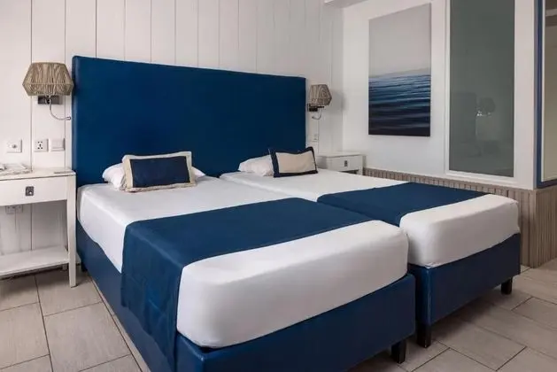 Executive lounge access, Double or Twin room (Pool View)