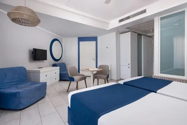 Executive lounge access, Double or Twin room (Pool View)