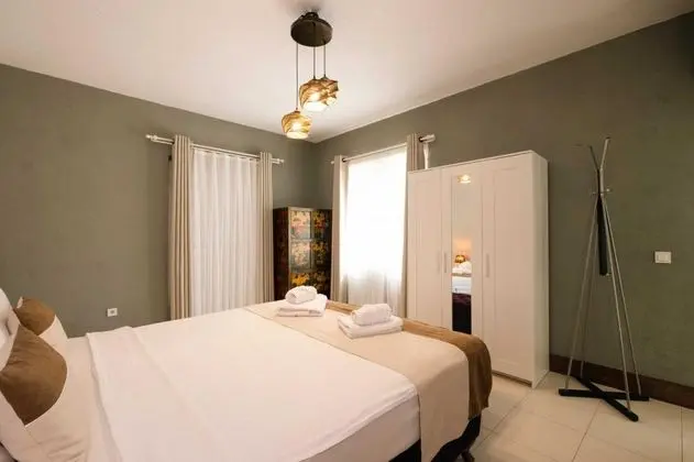 Superior Oda, Şehir Manzaralı, Giriş Katı