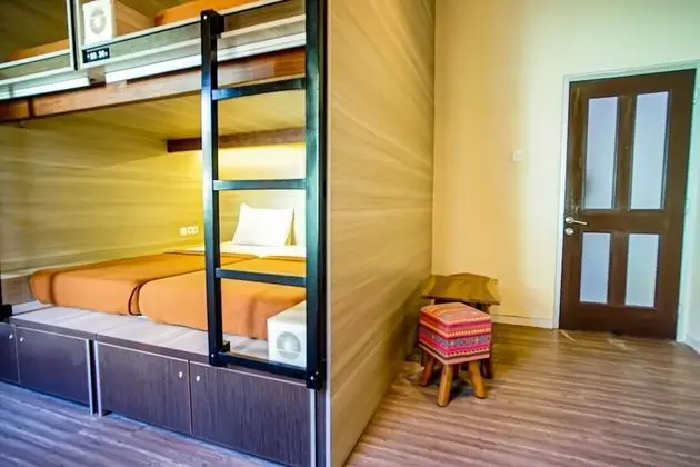 Ortak Ranzalı Oda, Birden Çok Yatak Odası, Özel Banyo