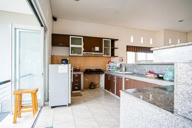 Ortak Ranzalı Oda, Sadece kadınlar için, Ortak Banyo