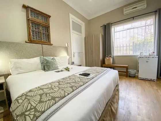 Luxury Tek Büyük Yataklı Oda, 1 Büyük (Queen) Boy Yatak, Banyolu/Duşlu, Bahçe Manzaralı